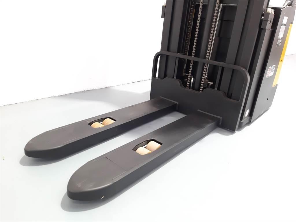  ES20 20RAS 3F550 Low lift with platform