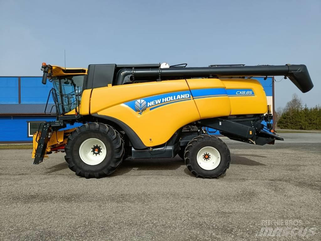 New Holland CX 8.85 Combine harvesters