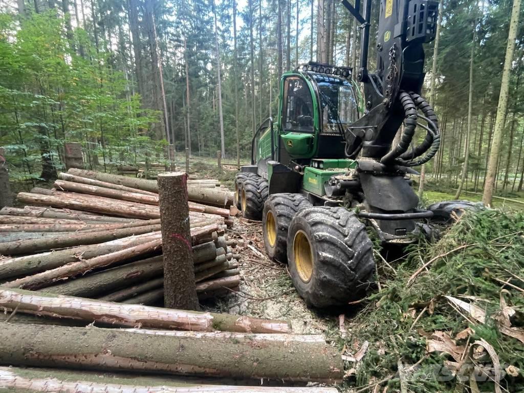 John Deere 1270 G Harvesters