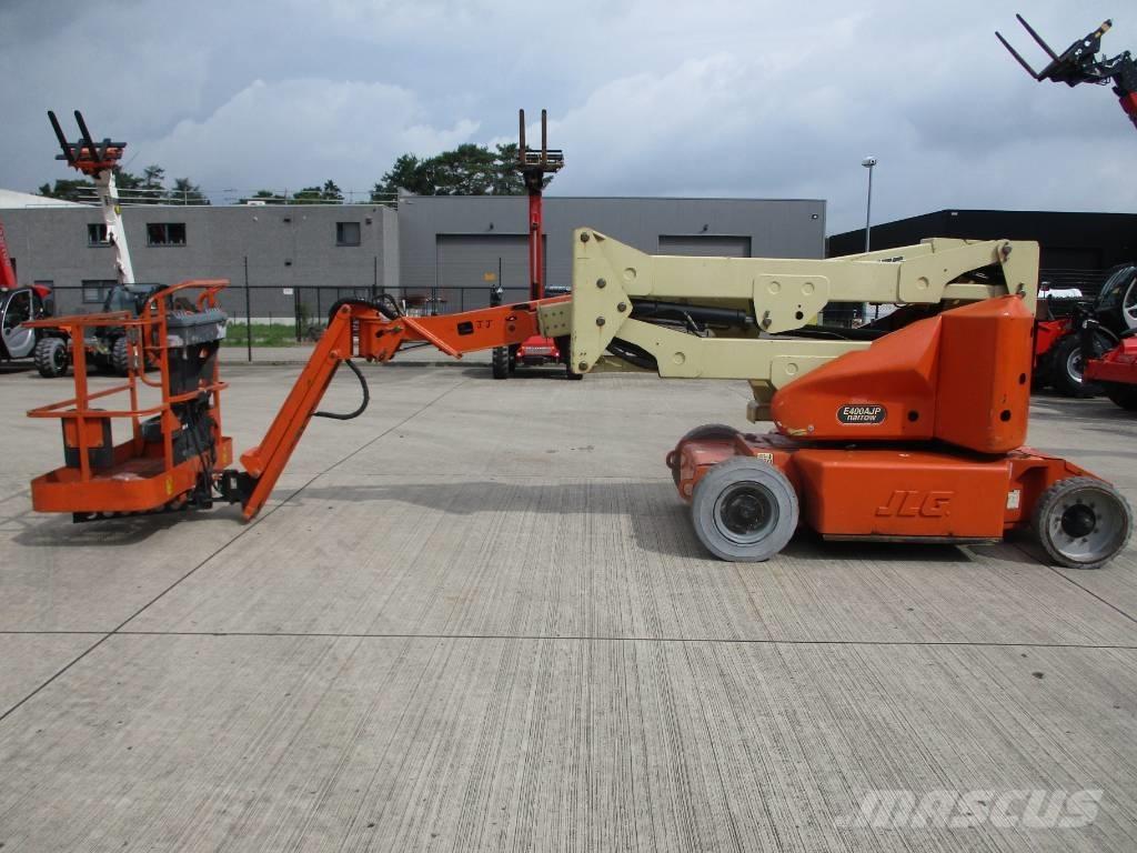 JLG E400 AJPN (048) Compact self-propelled boom lifts