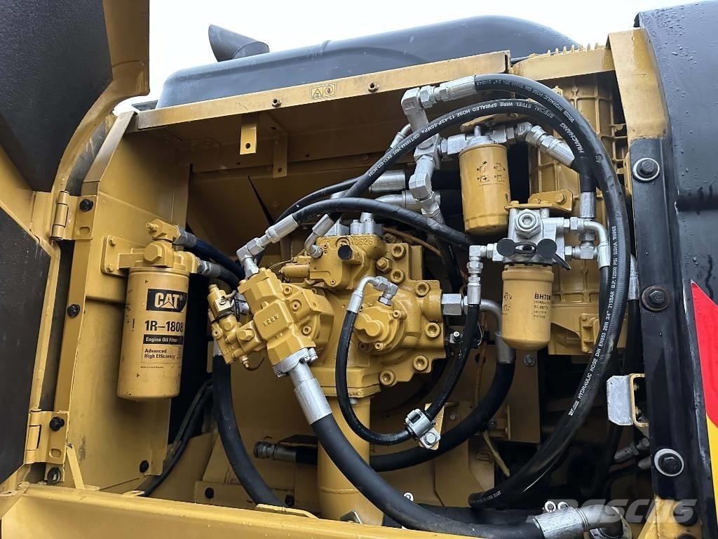 CAT 330D2 Crawler excavators