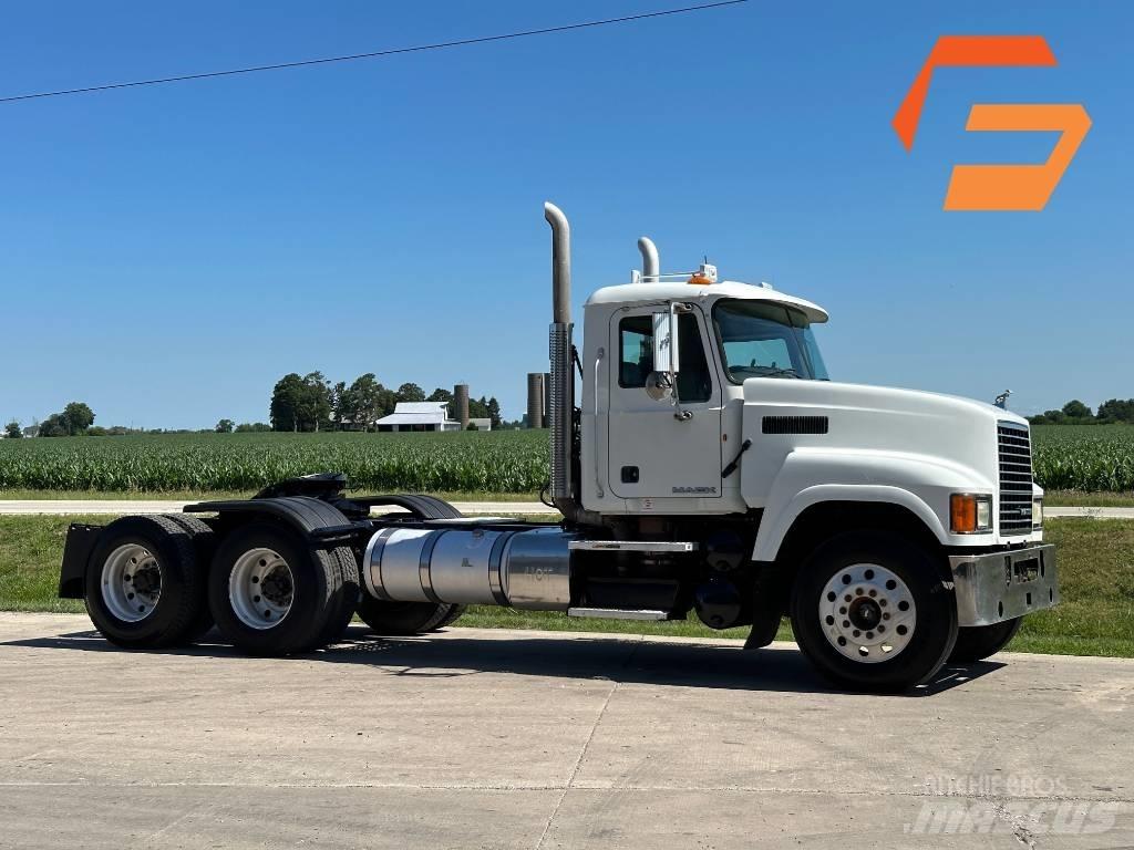 Mack CH 613 Prime Movers