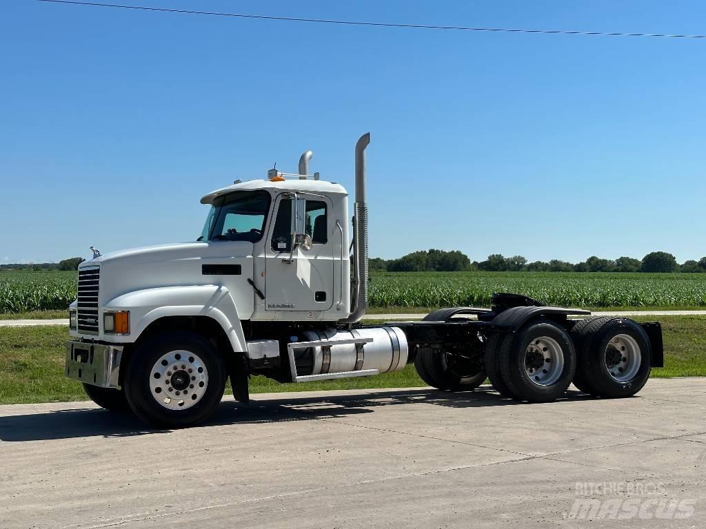 Mack CH 613 Prime Movers