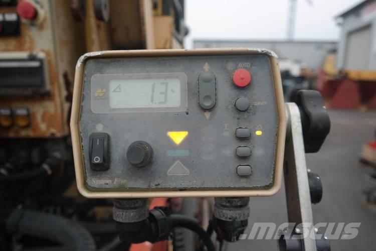 Dynapack F121 4WD Asphalt pavers