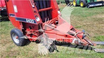Case IH 8420 Round balers