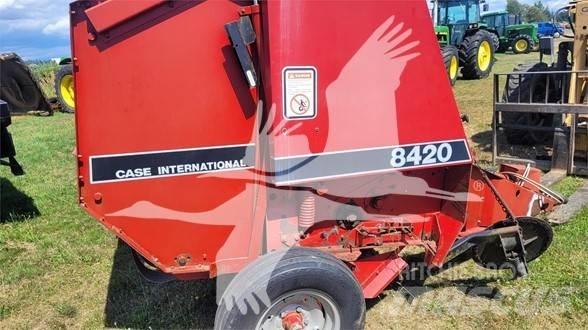 Case IH 8420 Round balers