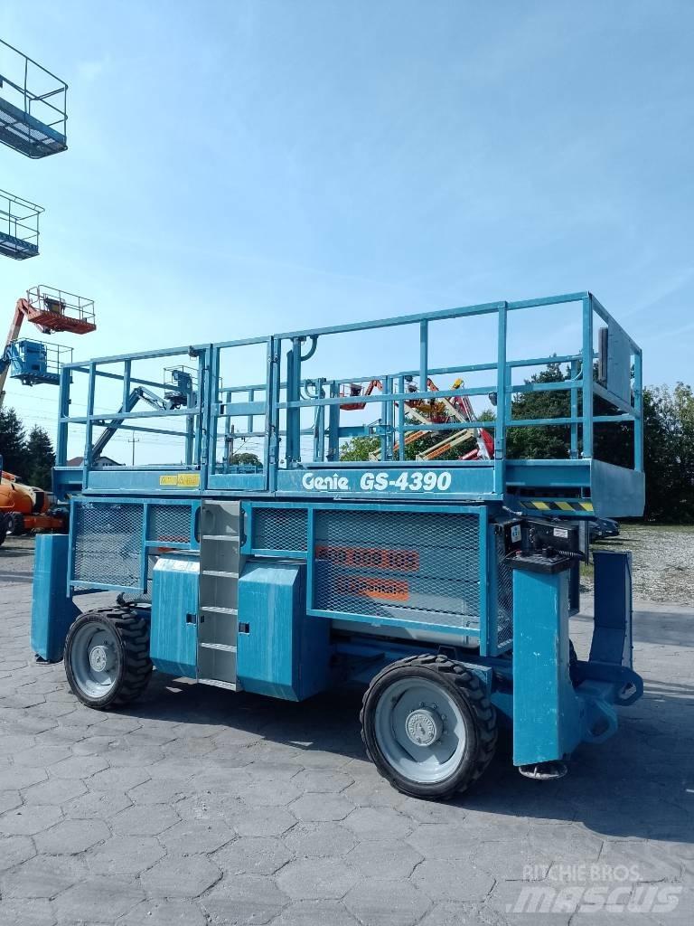 Genie 4390 Scissor lifts