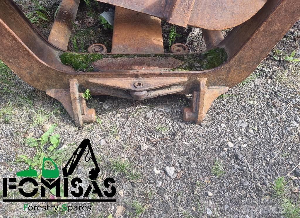 Valmet 840.2 Bunks Loader cranes