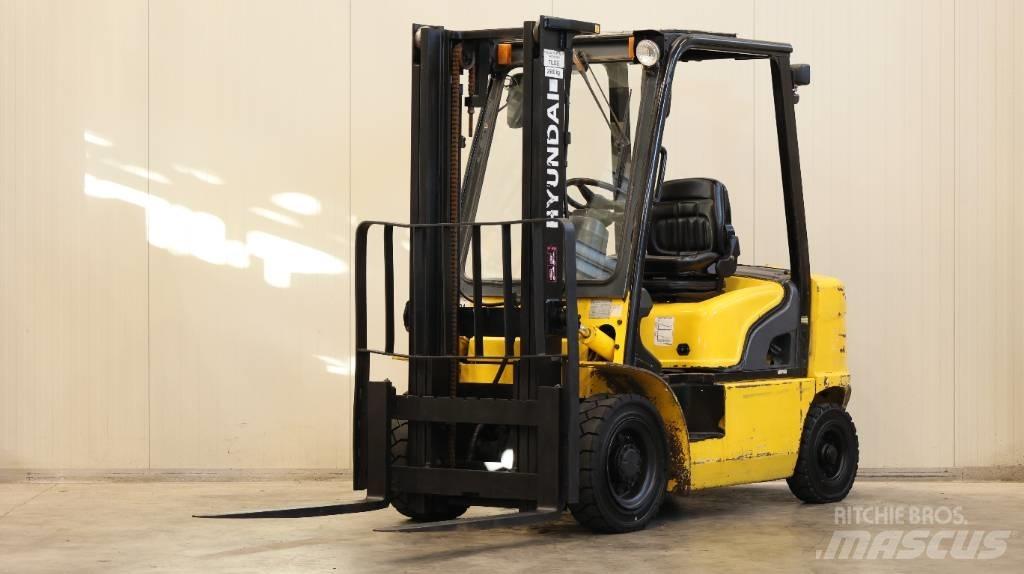 Hyundai 25 D-7 E Diesel trucks