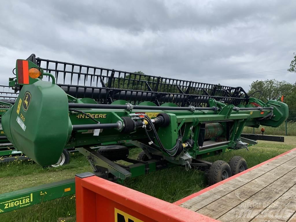 John Deere 725D Combine harvesters