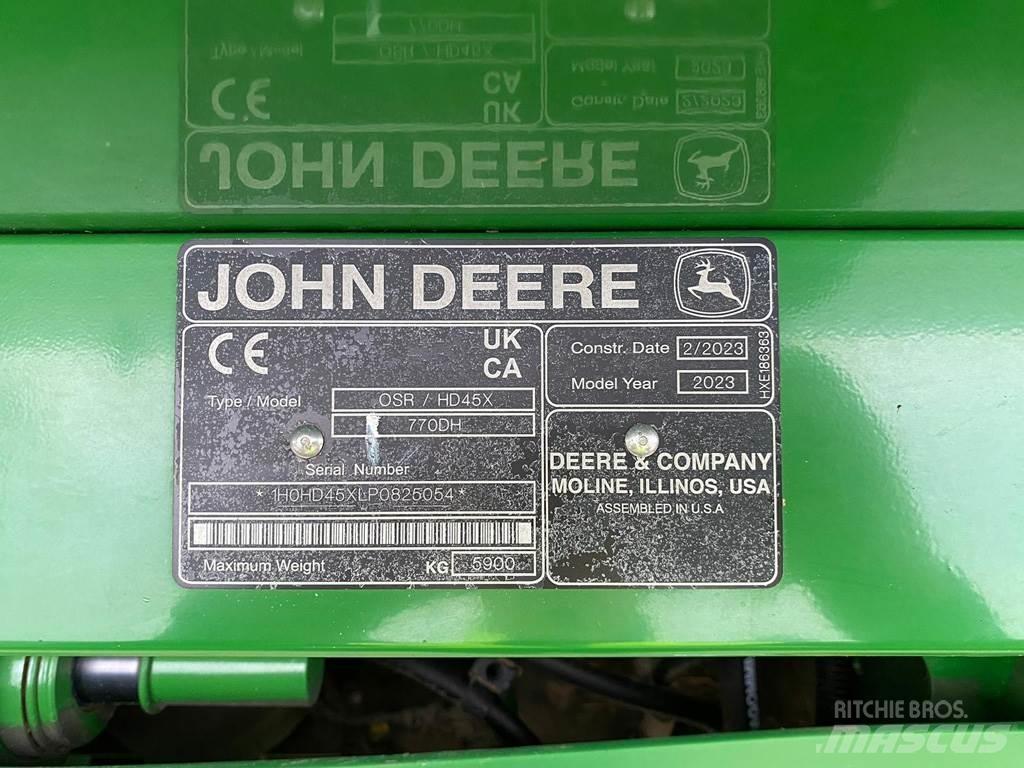 John Deere HD45X Combine harvesters