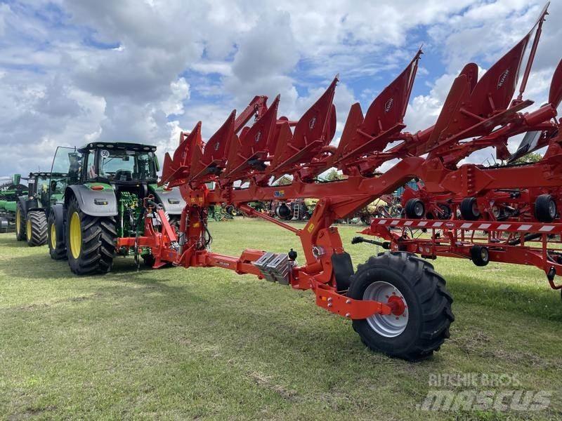 Kuhn VariLeader Reversible ploughs