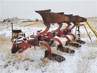 Case IH 145 Ploughs