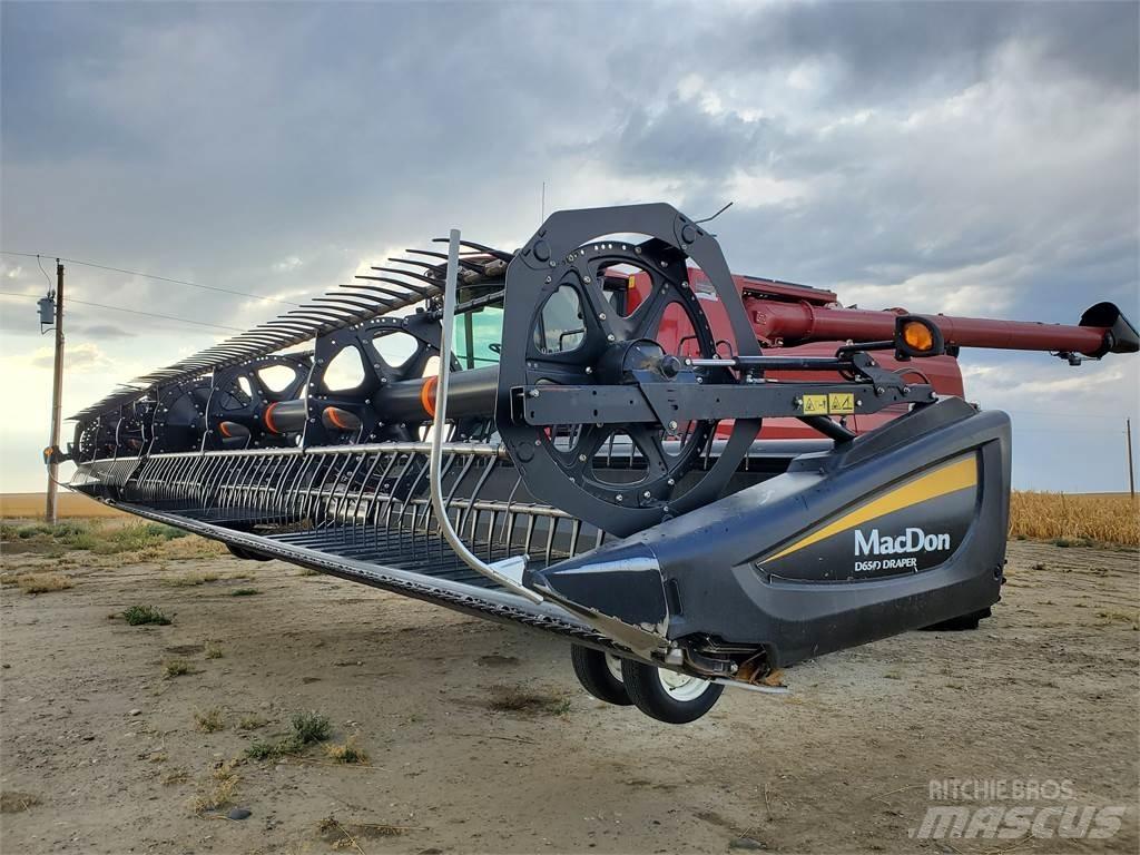 MacDon D65-D Combine harvesters