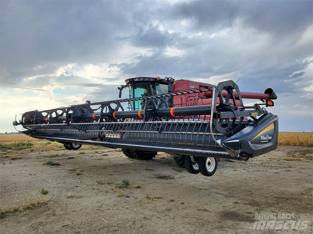 MacDon D65-D Combine harvesters