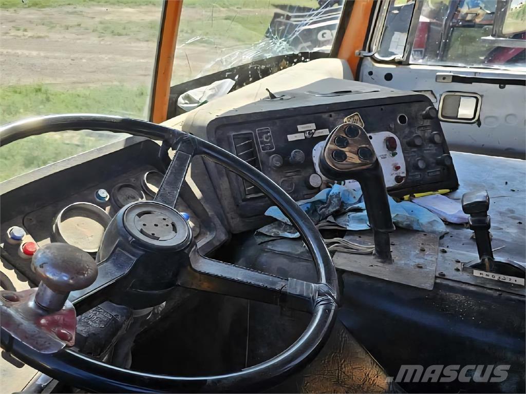  Ton-Right 890 Bale clamps