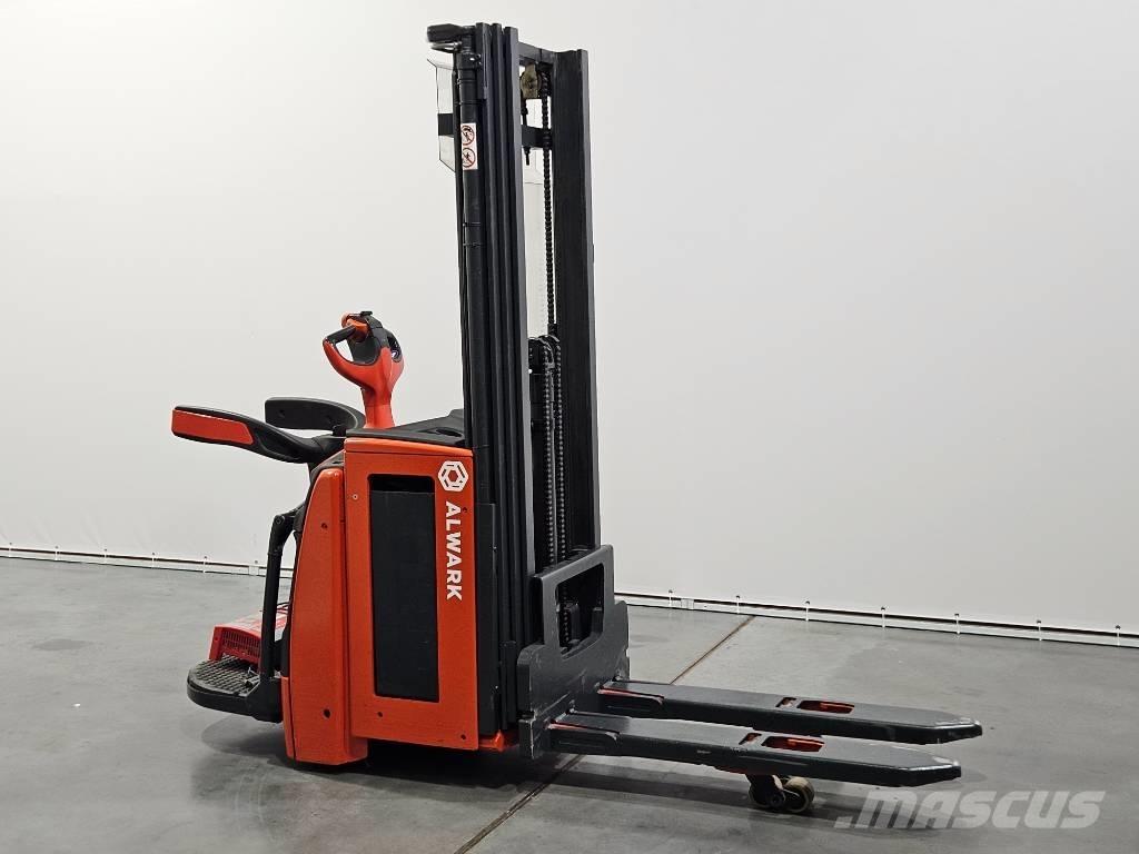 Linde L16AP Self propelled stackers