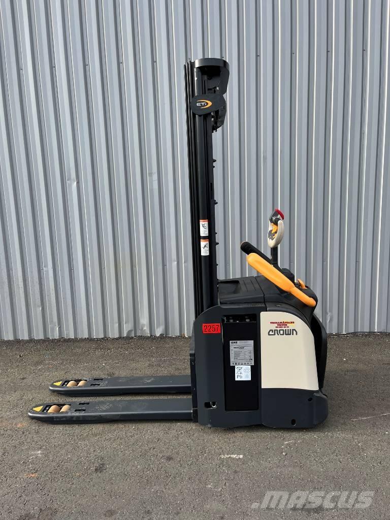 Crown ETi 4000-1.2 Pedestrian stacker