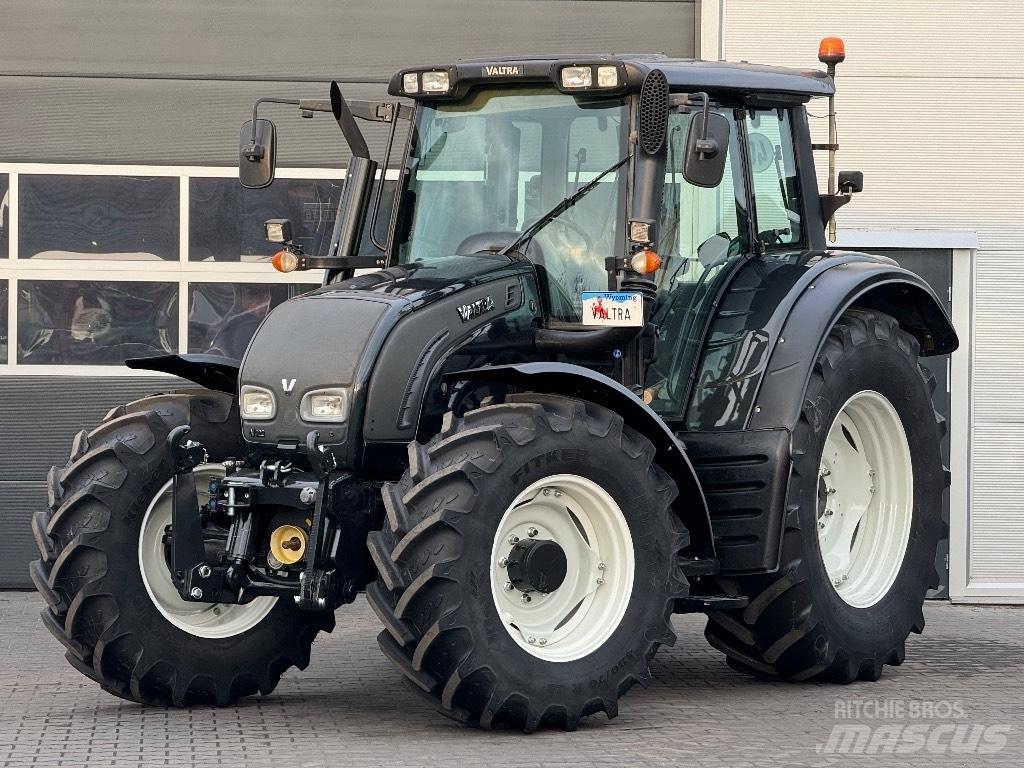 Valtra N 122 V Tractors