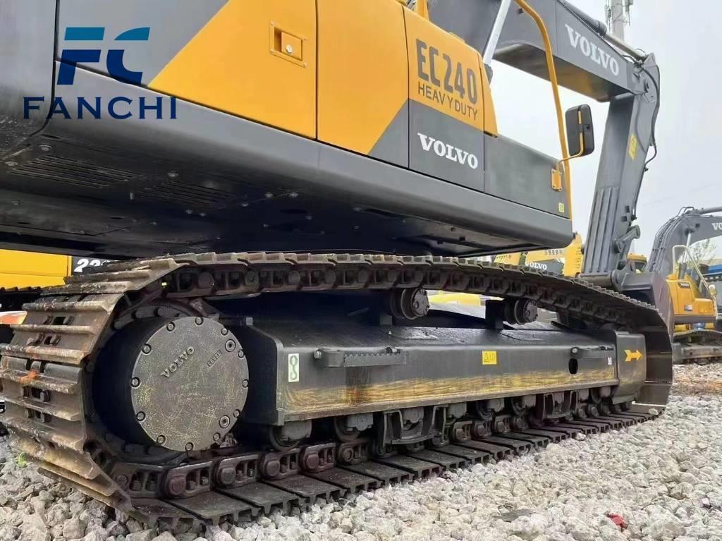 Volvo 240 Crawler excavators