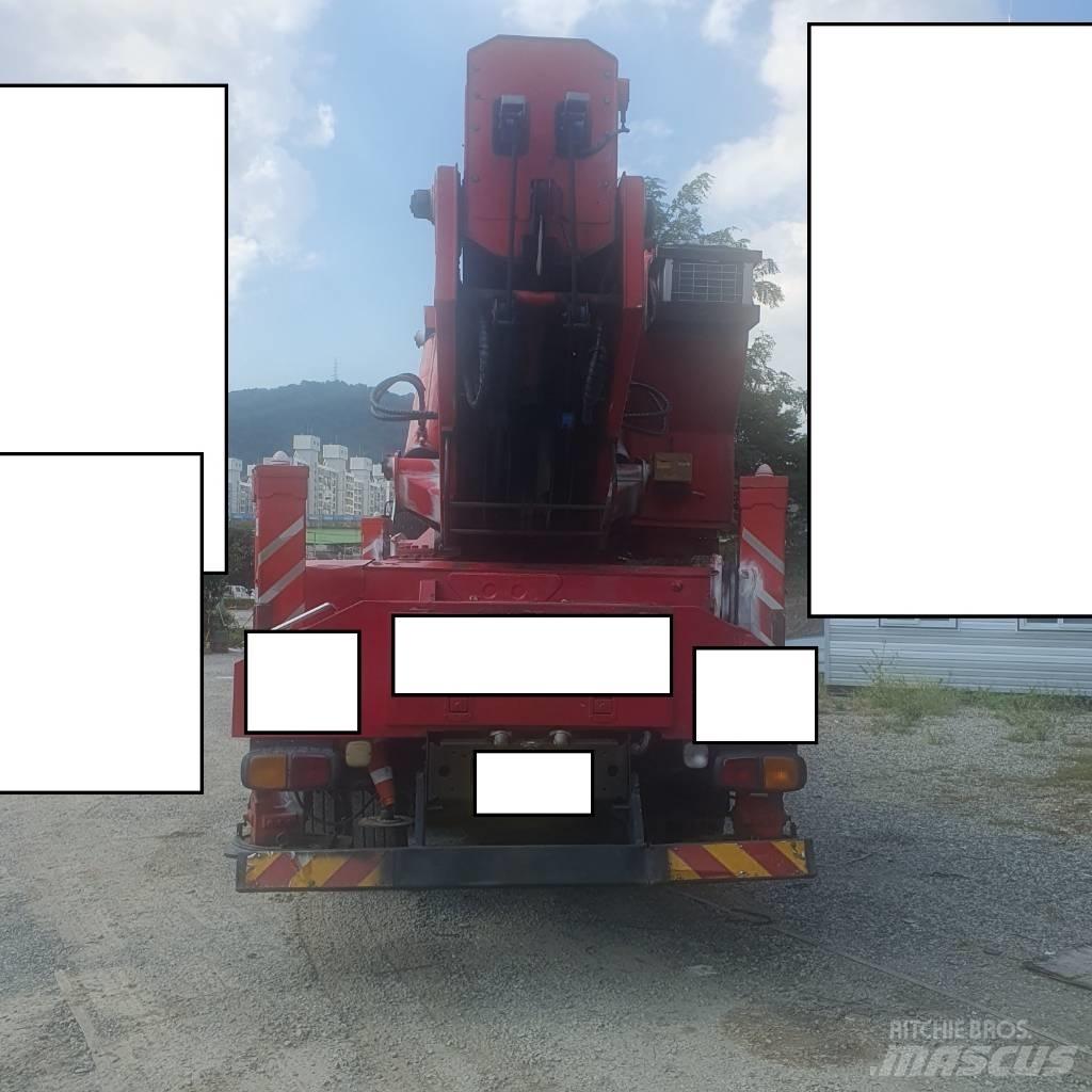 Horyong SKY750 Truck mounted platforms