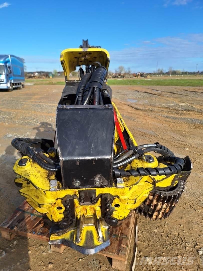 John Deere H270 Harvester heads