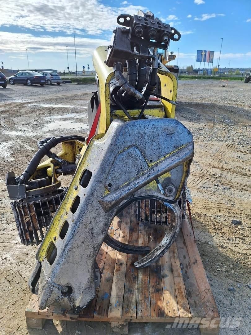 John Deere H270 Harvester heads