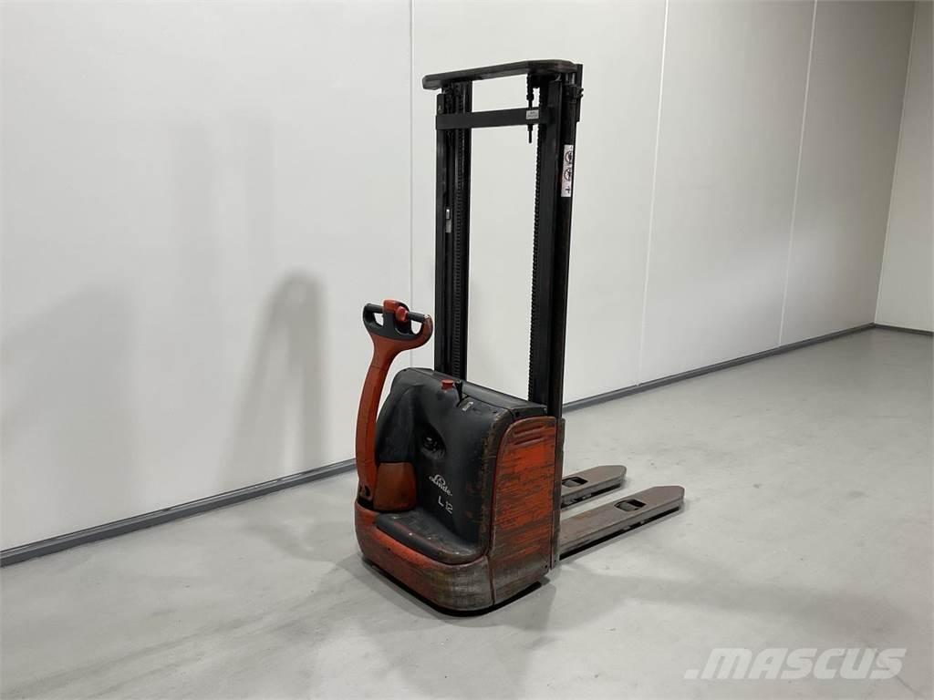 Linde L12 Self propelled stackers