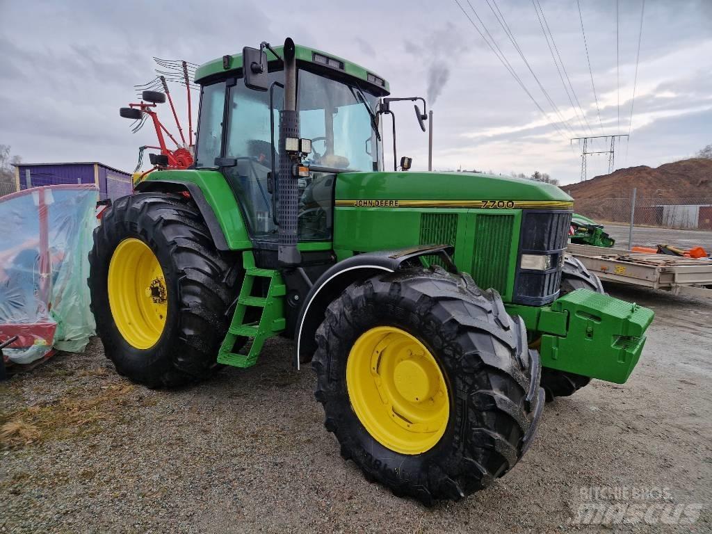 John Deere 7700 Tractors