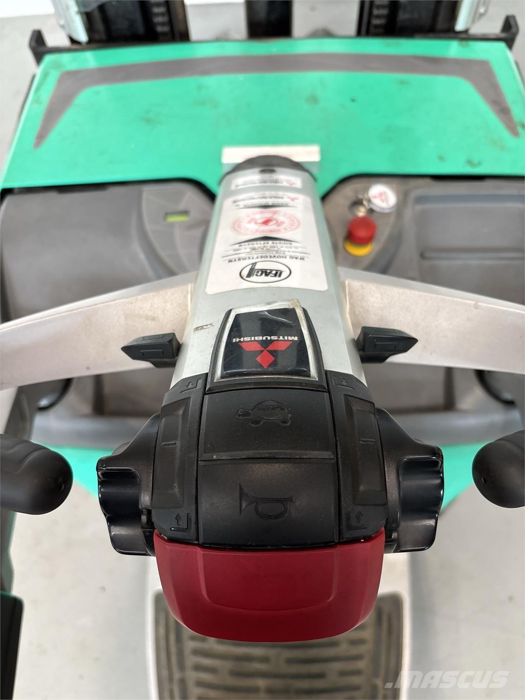 Mitsubishi SBV16N Self propelled stackers