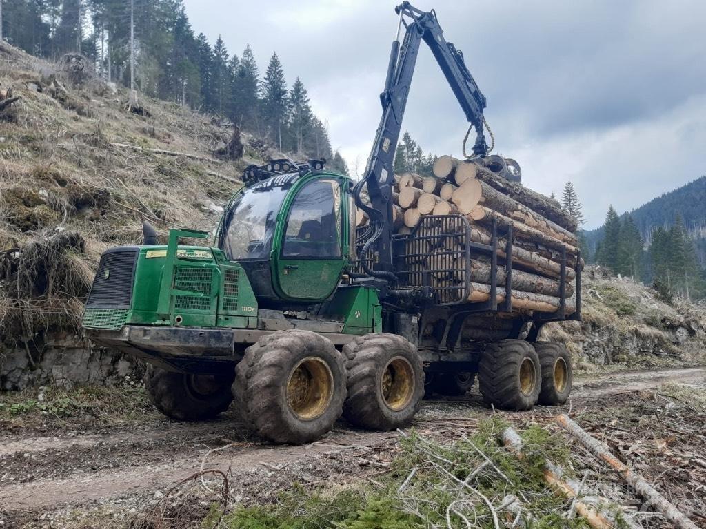 John Deere 1110 E Forwarders