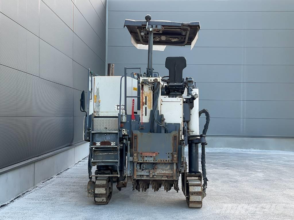 Wirtgen W 100 CFI Asphalt cold milling machines