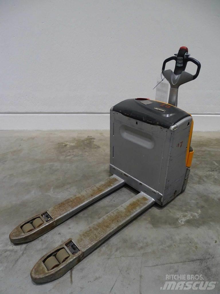 Still EXU18 Low lifter