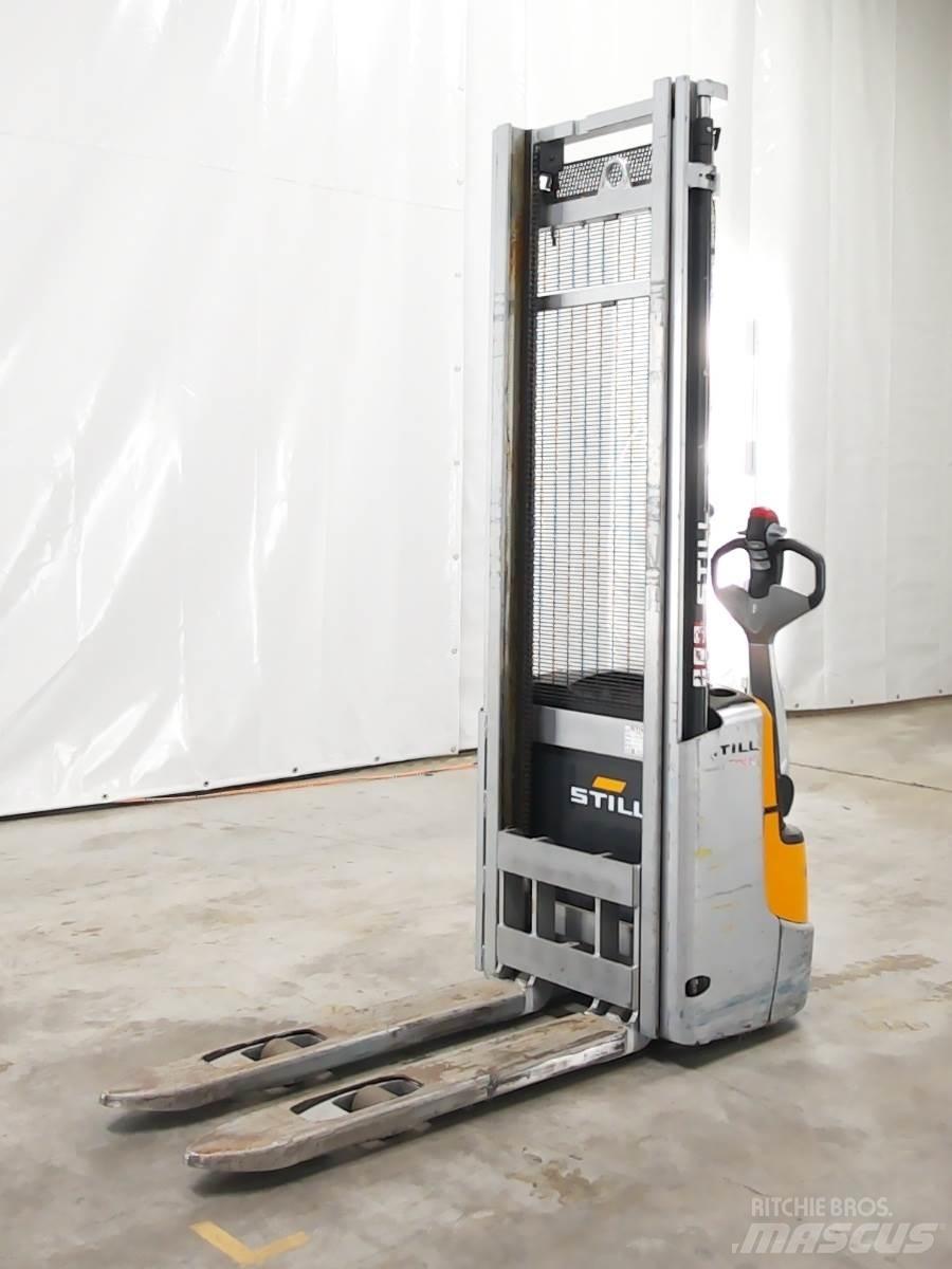 Still EXV10 Pedestrian stacker