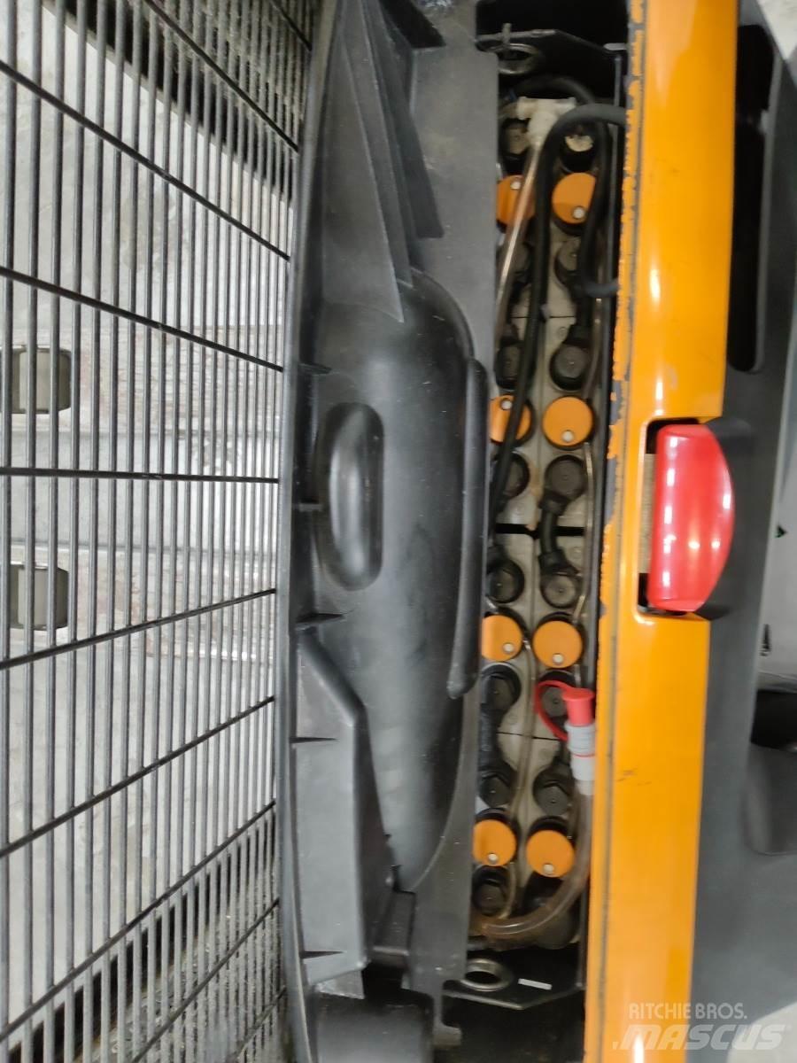 Still EXV10 Pedestrian stacker