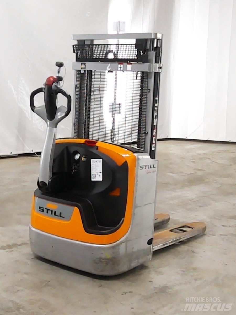 Still EXV10 Pedestrian stacker