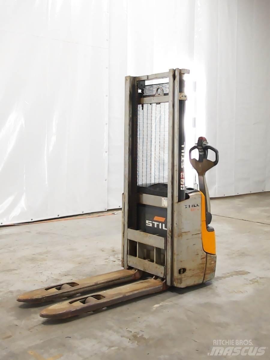 Still EXV10 Pedestrian stacker