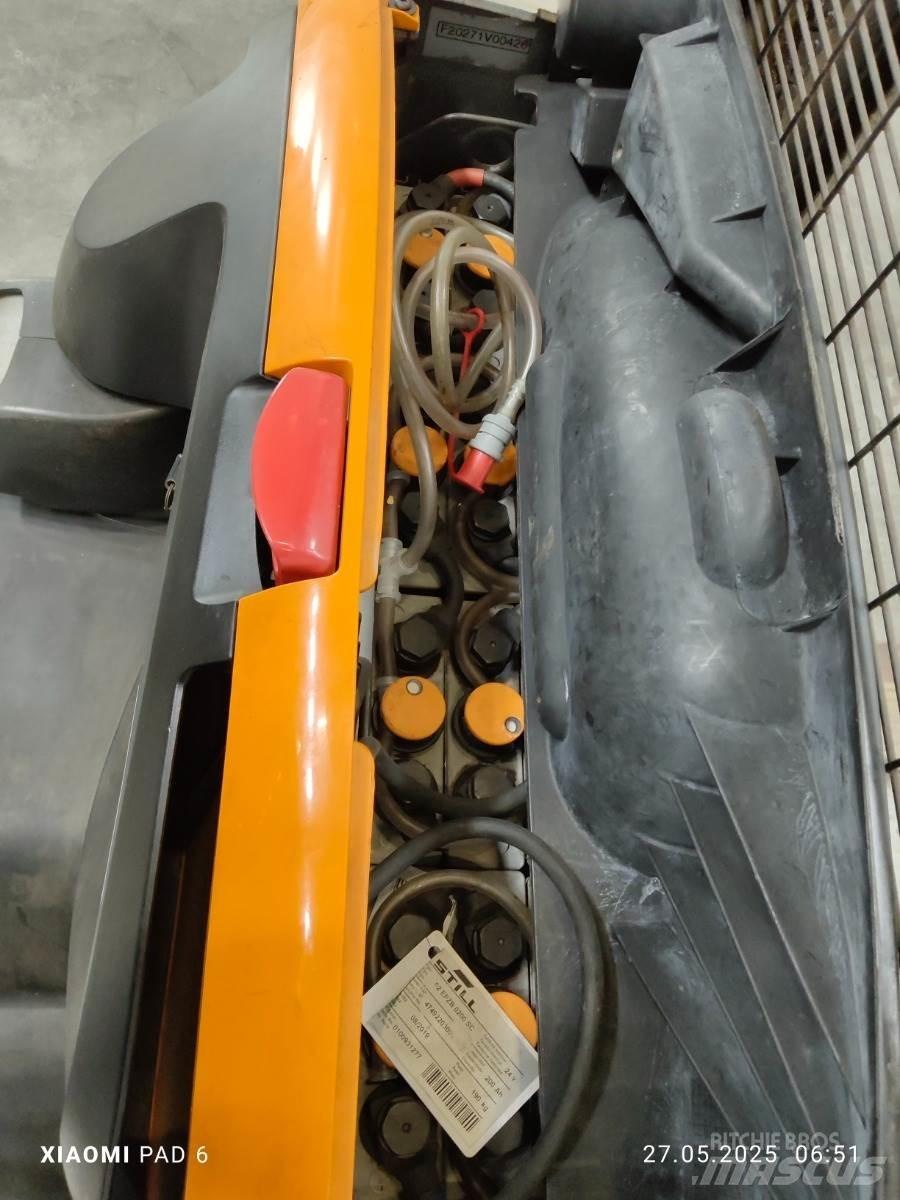 Still EXV10 Pedestrian stacker
