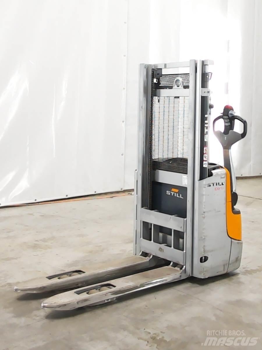 Still EXV12 Pedestrian stacker