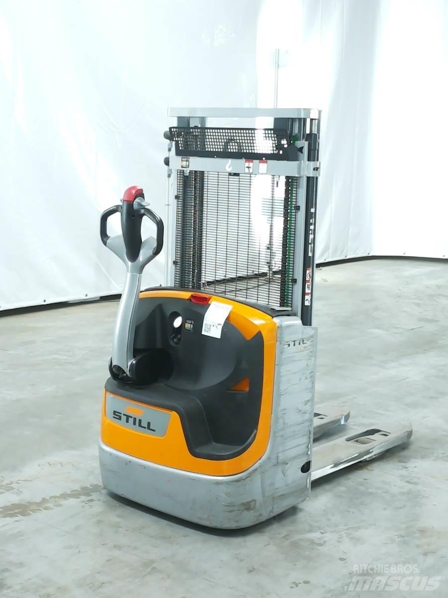 Still EXV12 Pedestrian stacker