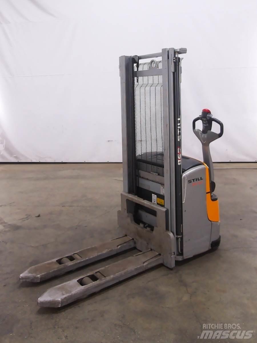 Still EXV14C Pedestrian stacker