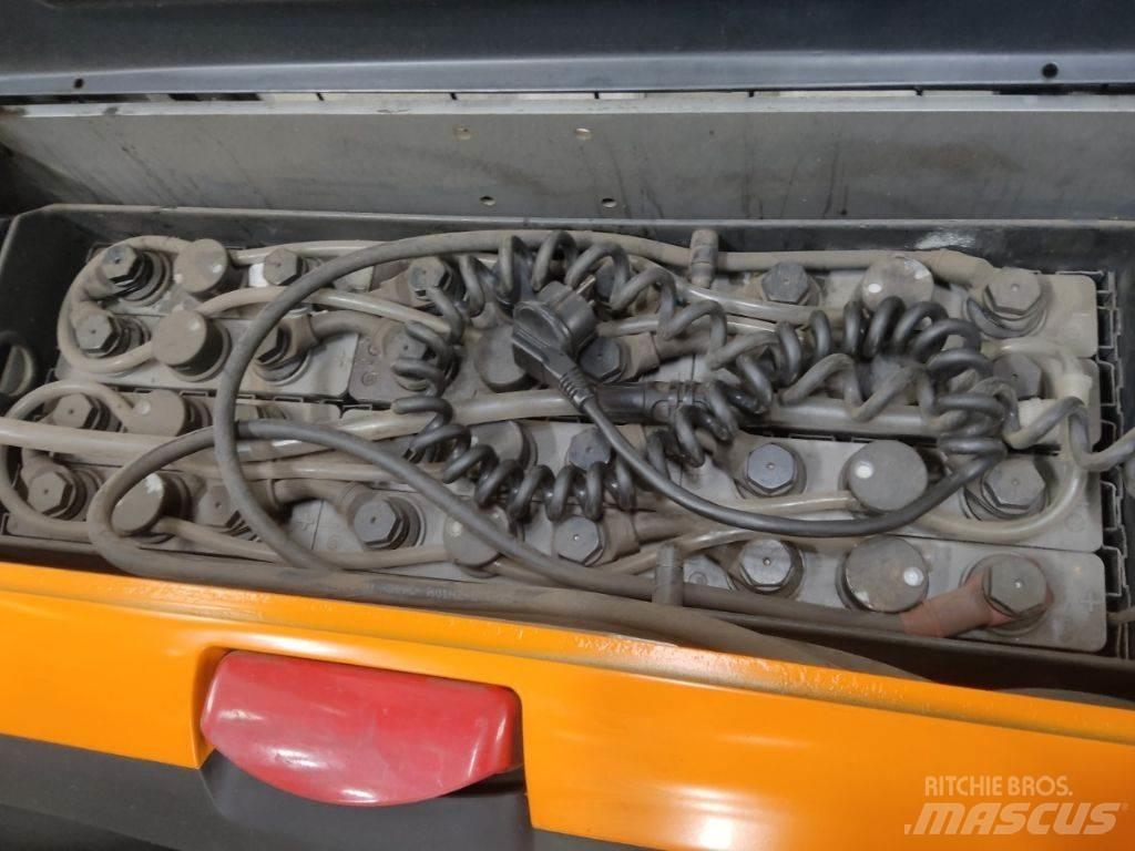 Still EXV14C Pedestrian stacker