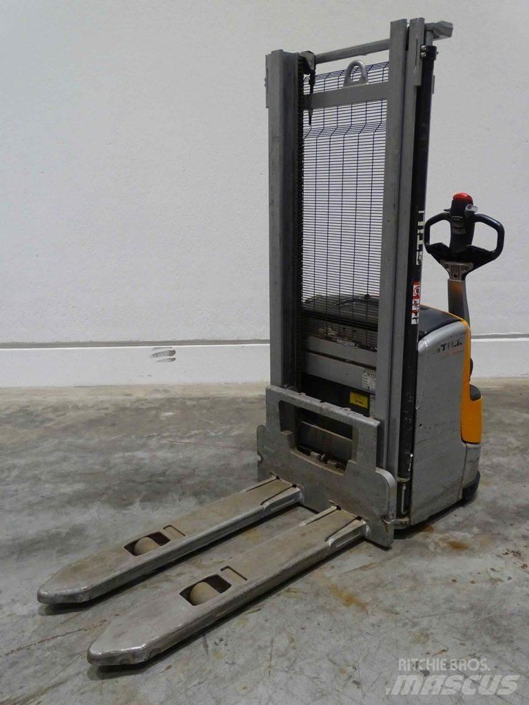 Still EXV14C Pedestrian stacker