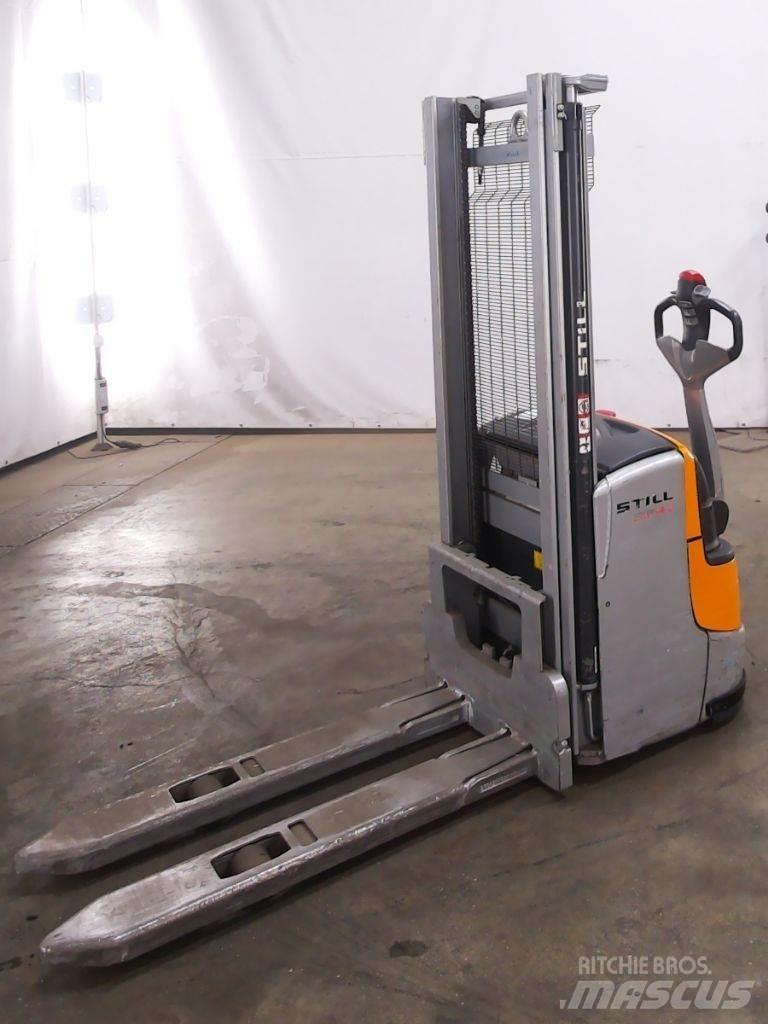 Still EXV14C Pedestrian stacker