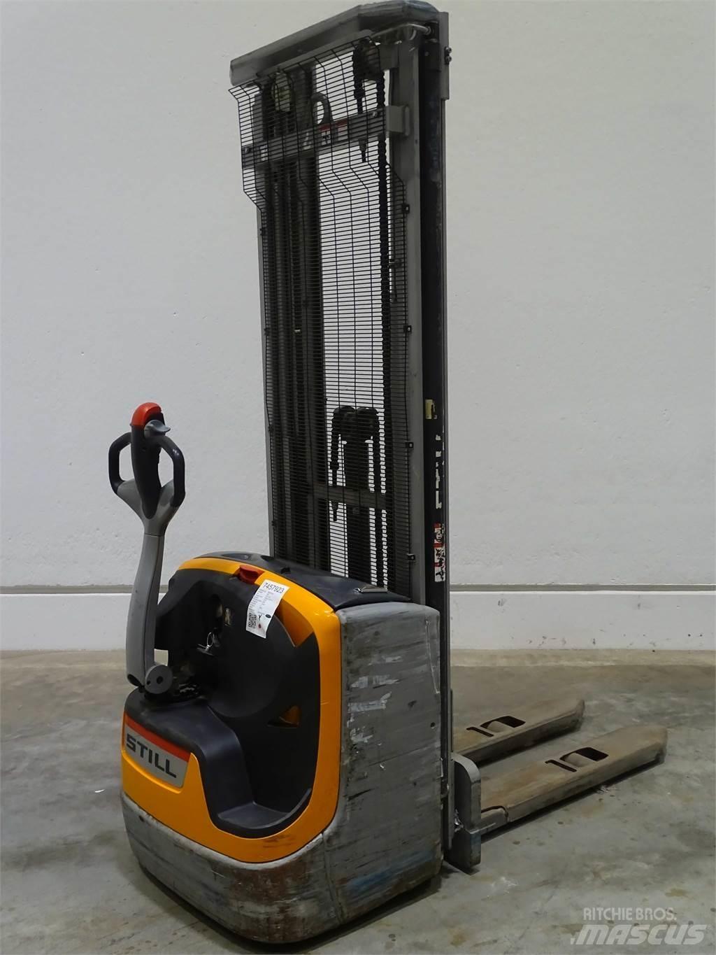 Still EXV14C Pedestrian stacker