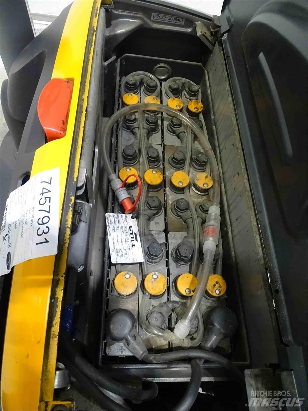 Still EXV14C Pedestrian stacker