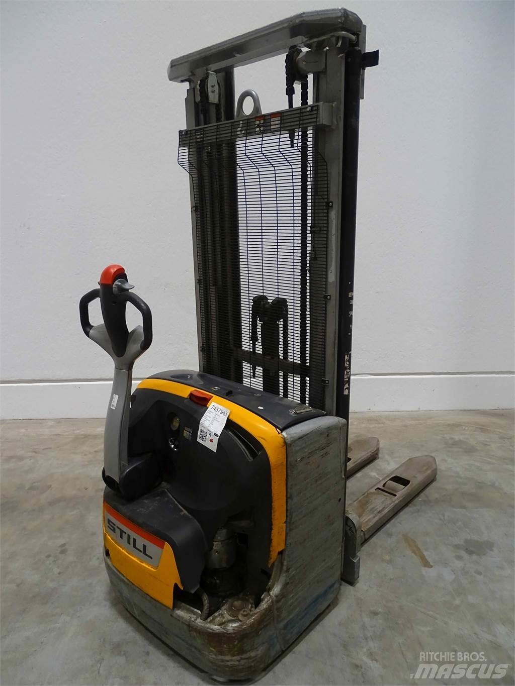 Still EXV14C Pedestrian stacker