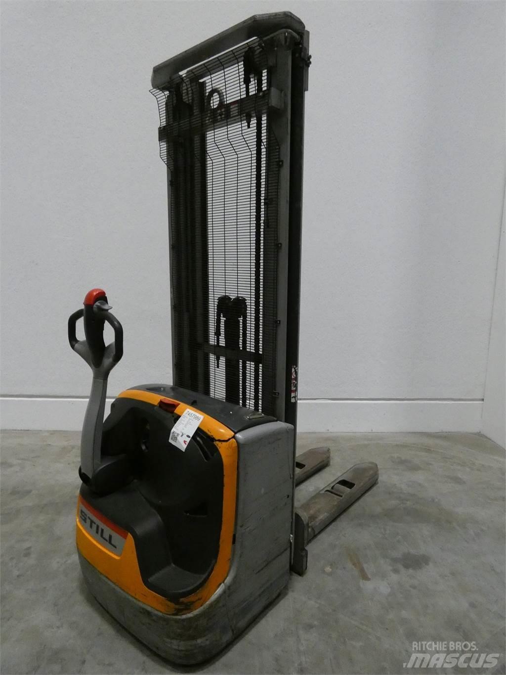 Still EXV14C Pedestrian stacker