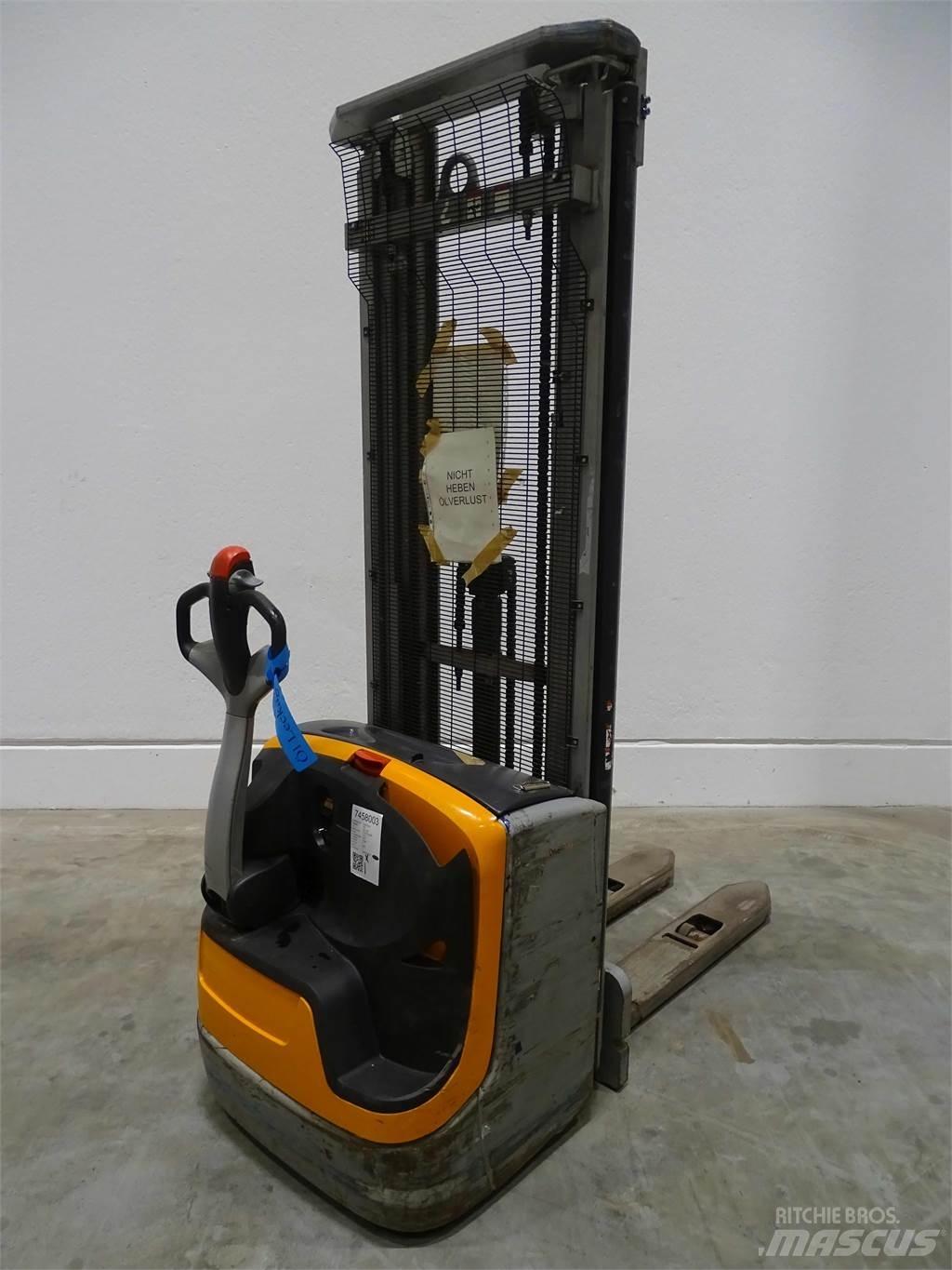 Still EXV14C Pedestrian stacker