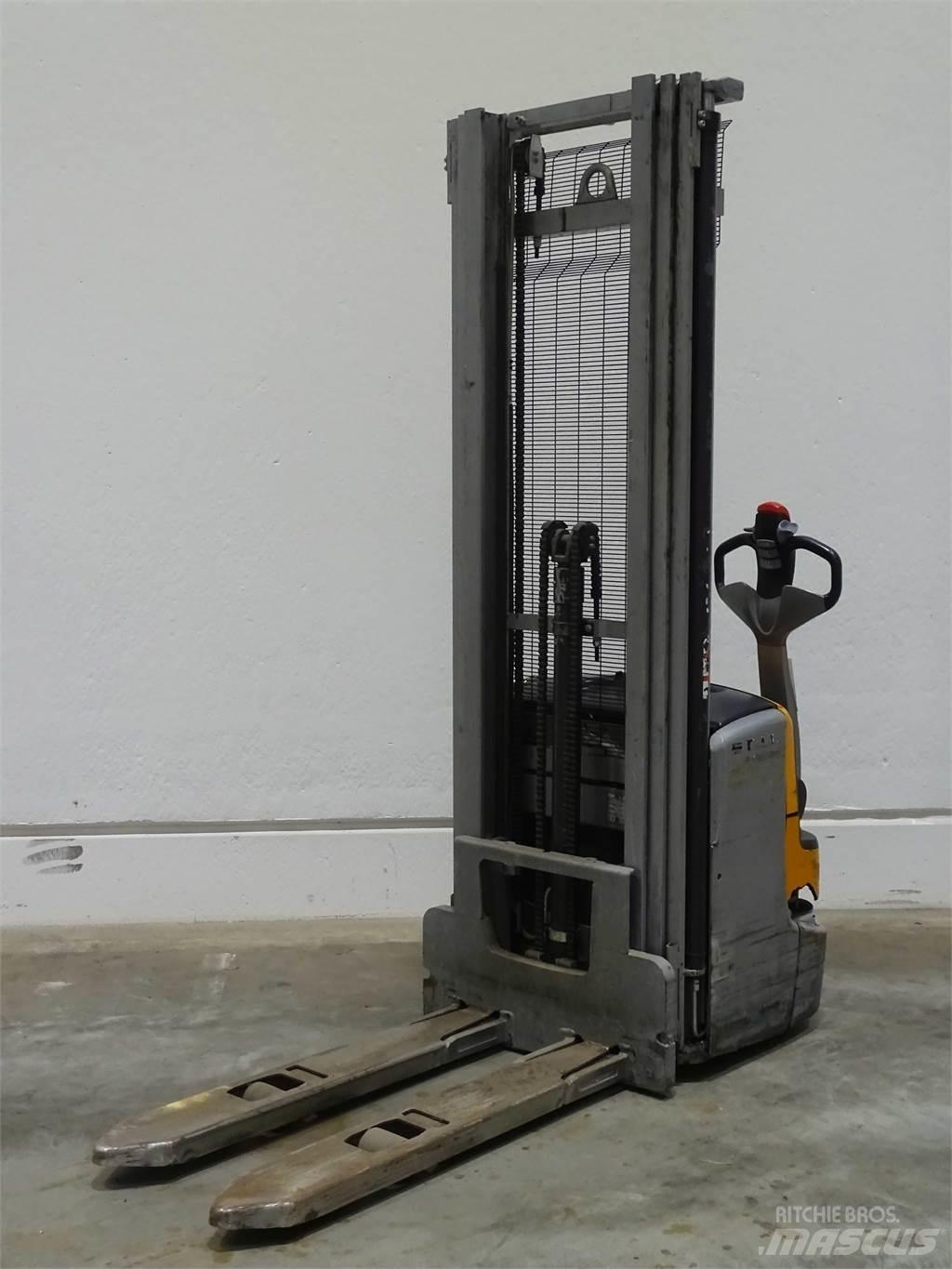 Still EXV14C Pedestrian stacker